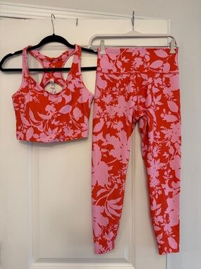 Sage SET Pink and Red Floral Leggings & Tank w/ built in bra Set